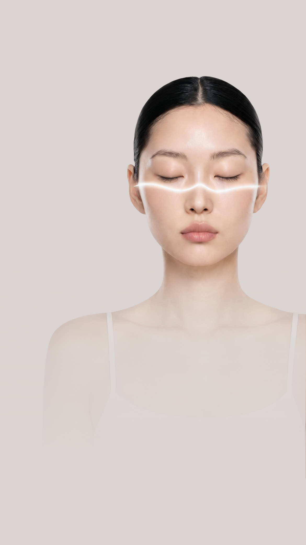 3D 보형물 코성형으로 콧대 라인을 보여주는 여성 옆모습