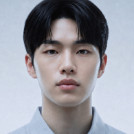 넓은 콧볼로 얼굴 비율이 무거워 보이는 남자 코성형 사례 이미지
