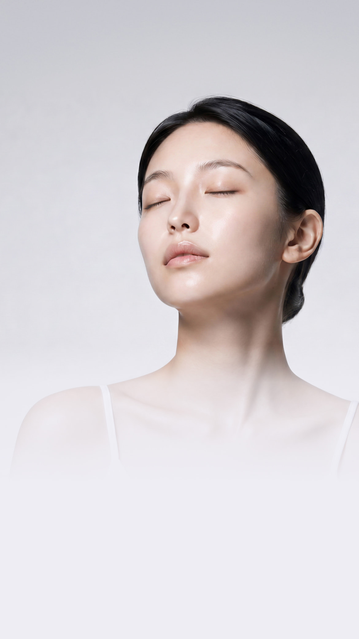 무보형 코성형으로 자연스러운 코 라인을 보여주는 여성 옆모습