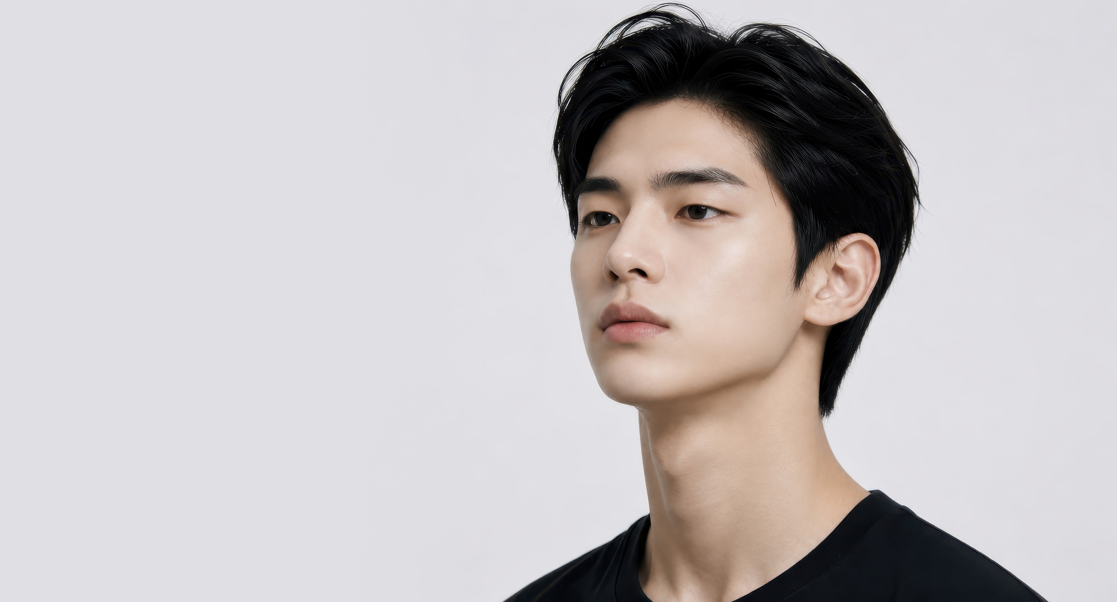 남자 코성형으로 직선적인 코 라인을 보여주는 남성 얼굴
