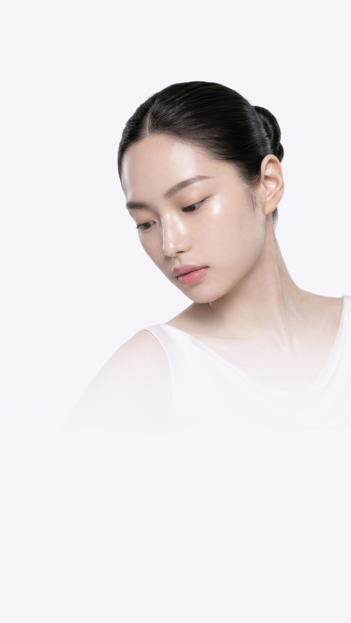 유형별 코성형으로 얼굴 균형에 맞는 코 라인을 보여주는 여성 얼굴