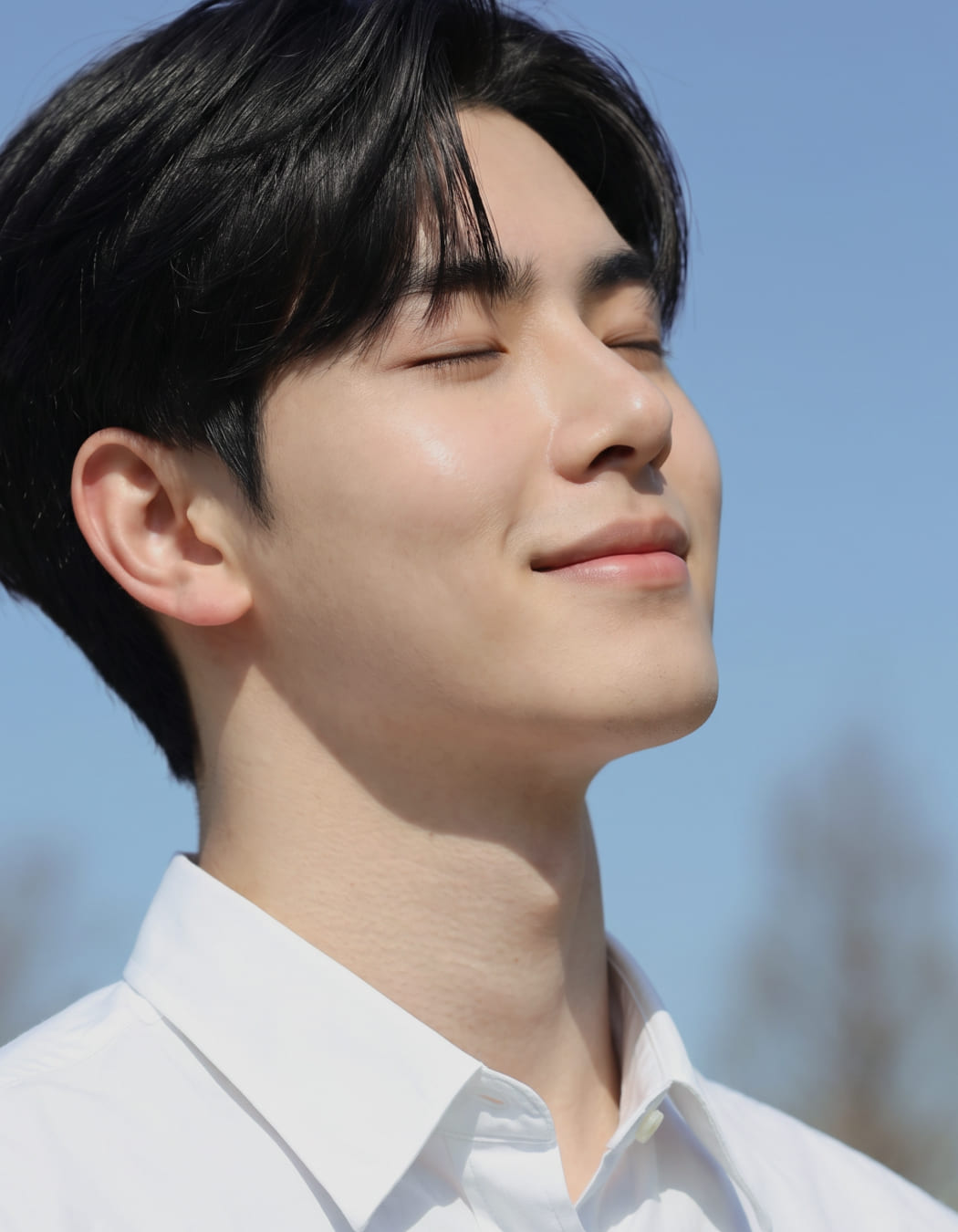 비염 코성형 후 편안하게 숨 쉬는 남성 옆모습